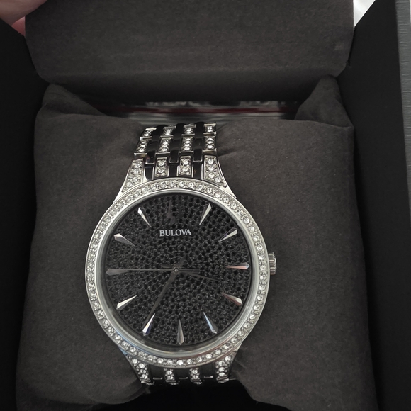 Bulova Men´s Silver and Black Watch